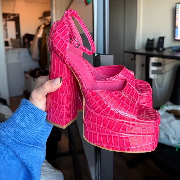 Shoes - Chunky Pink Platform Heels size 6